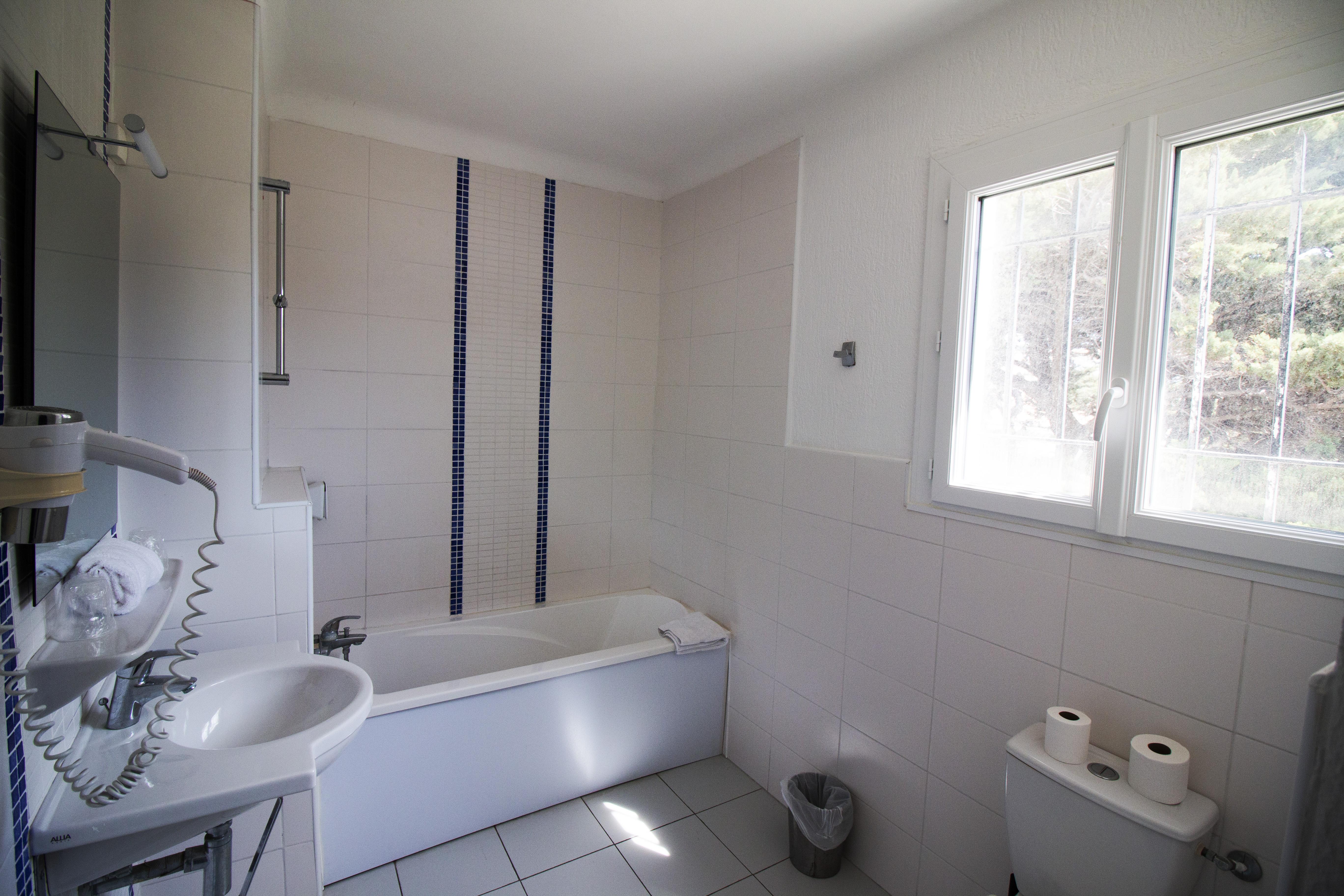 Hotel Bel Azur Six-Fours-les-Plages Εξωτερικό φωτογραφία