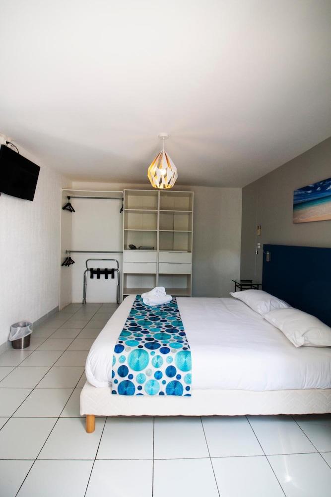 Hotel Bel Azur Six-Fours-les-Plages Εξωτερικό φωτογραφία