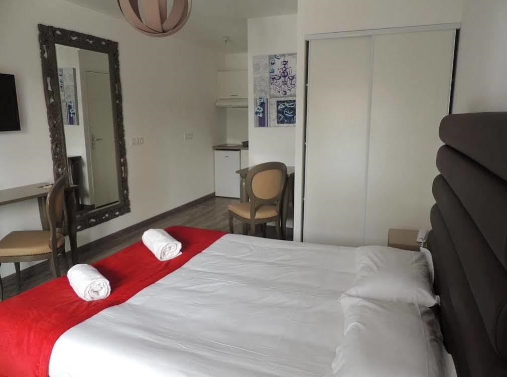 Hotel Bel Azur Six-Fours-les-Plages Εξωτερικό φωτογραφία